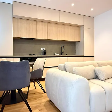 No 407 Lebada Apartment